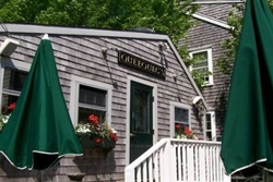 Queequeg's Restaurant,  nantucket petfriendly